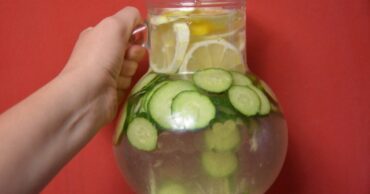 Sasi voda sa kojom se stomak praktično topi! Recept za sasi vodu!