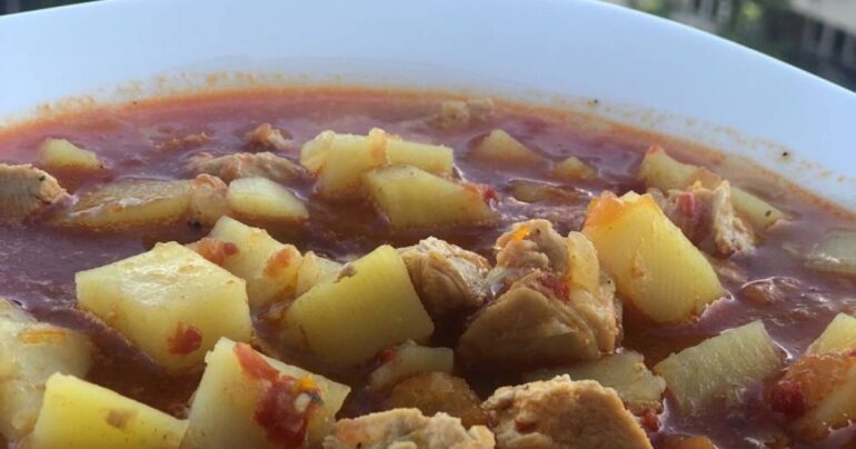 PILEĆI KROMPIR PAPRIKAŠ – FENOMENALAN I LAGAN RECEPT ZA GUST PAPRIKAŠ BEZ BRAŠNA