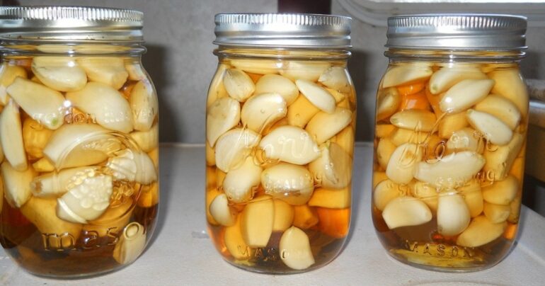 Beli luk, med i sirće. Kombinacija ova 3 sastojka leči svaku boljku!