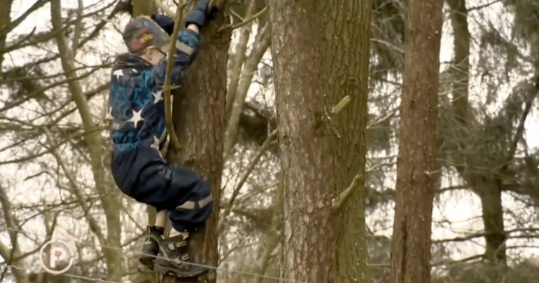 U ovom Danskom vrtiću deca trče po snegu i blatu, i to po minusu! Penju se po drveću, koriste noževe.. i to je njima OK. (VIDEO)