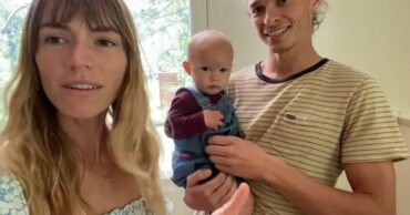 PAR ŠOKIRAO INTERNET METODOM KOJOM JE BEBU STARU 2 NEDELJE ODVIKAO OD PELENA