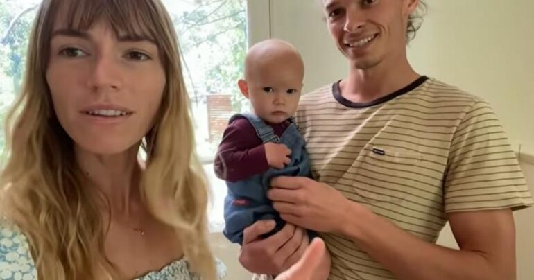 PAR ŠOKIRAO INTERNET METODOM KOJOM JE BEBU STARU 2 NEDELJE ODVIKAO OD PELENA