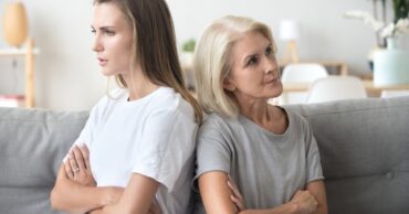 Zašto majke ne mogu da dođu u posetu ćerki bez poziva