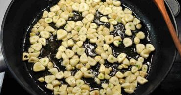 Pojedite 6 čena pečenog belog luka i pogledajte šta se dešava sa vašim telom 24 sata