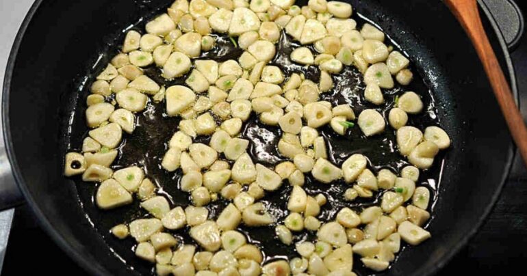 Pojedite 6 čena pečenog belog luka i pogledajte šta se dešava sa vašim telom 24 sata